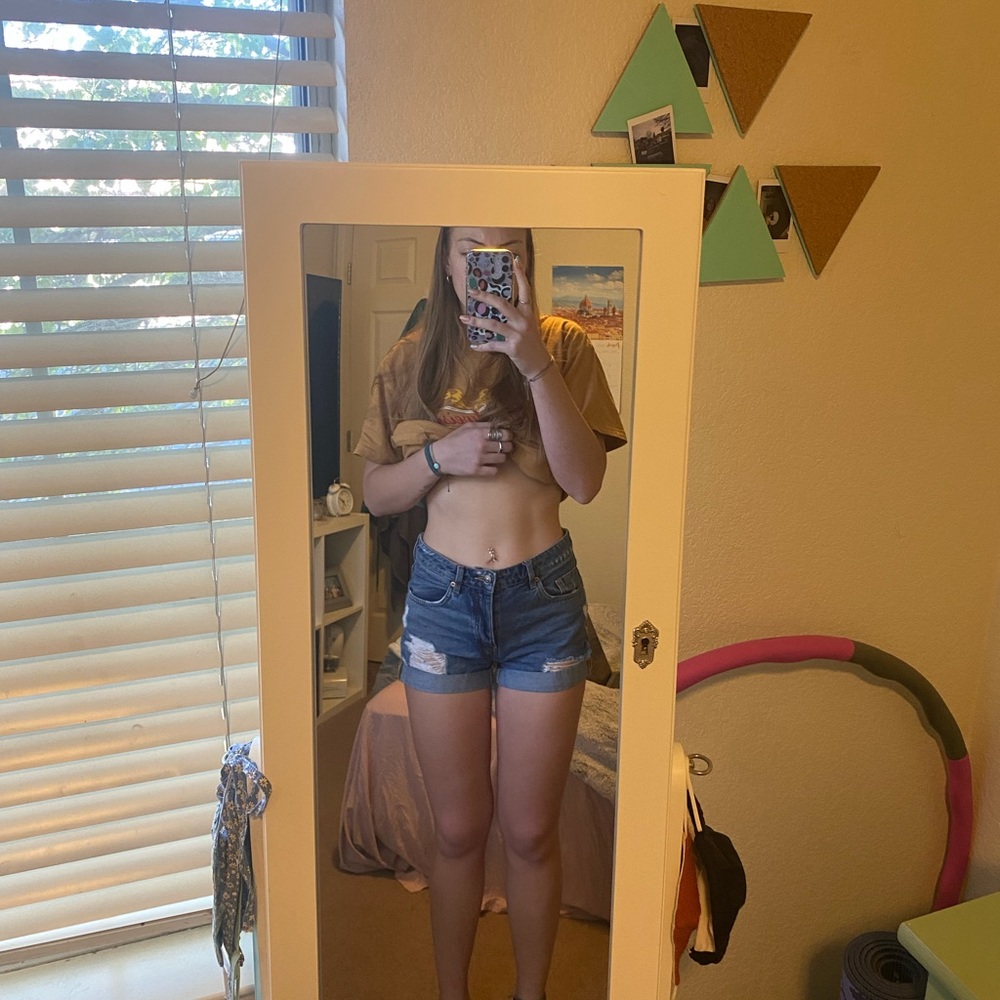 Cute denim ripped shorts